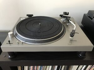 Technics SL-1200 ターンテーブル