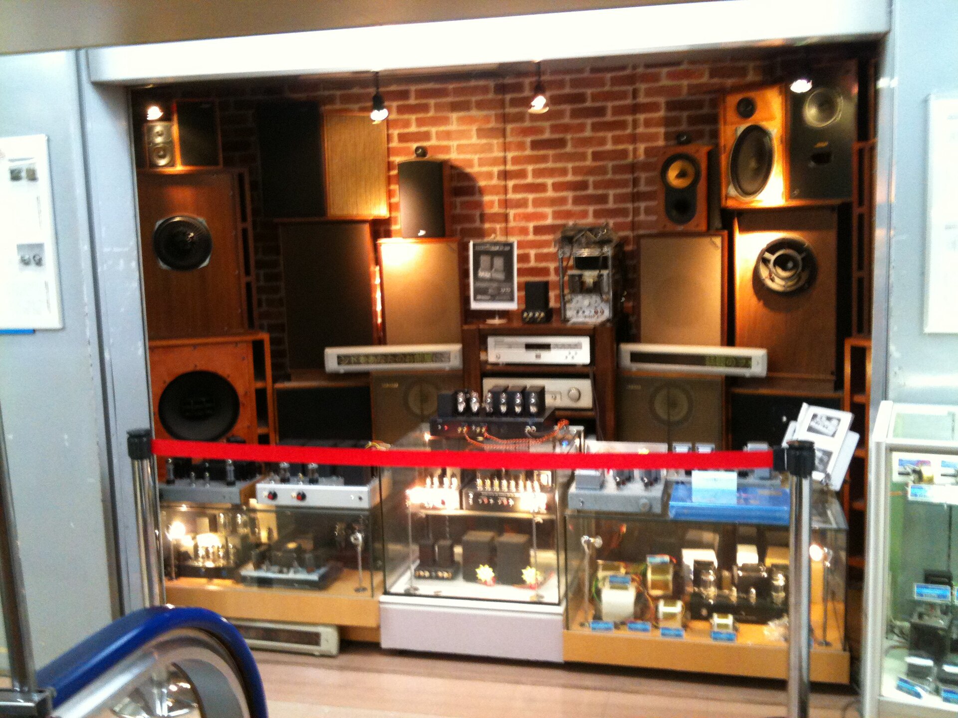 真空管アンプの店頭展示
