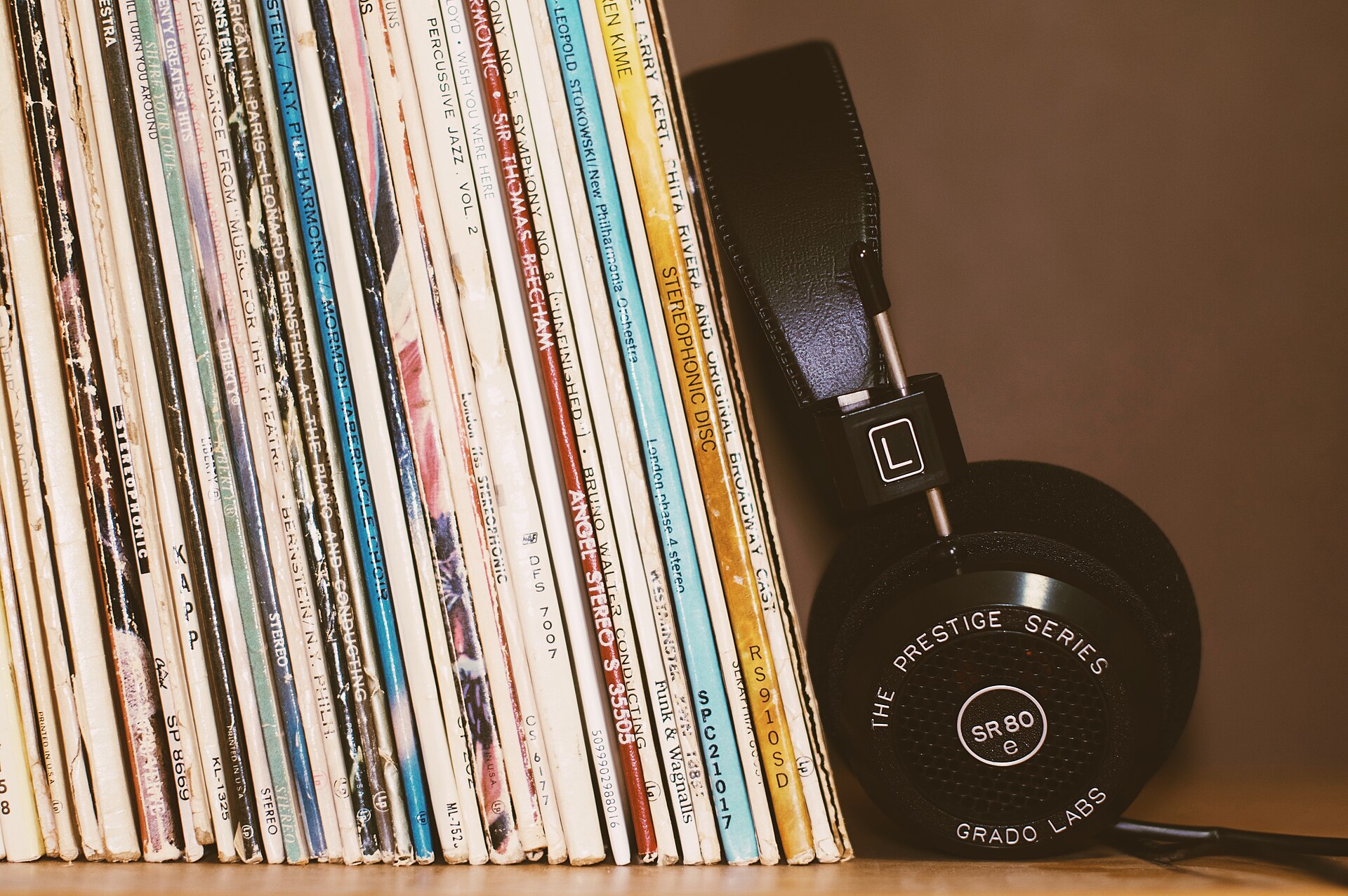 レコードとGradoのヘッドホン
