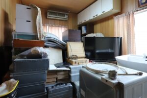 物が多く残る部屋の様子（遺品整理前のイメージ）